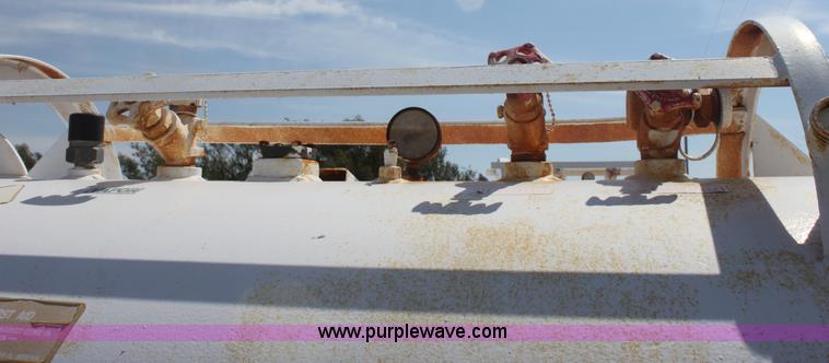 image for item G4640 1,000 gallon anhydrous ammonia tank