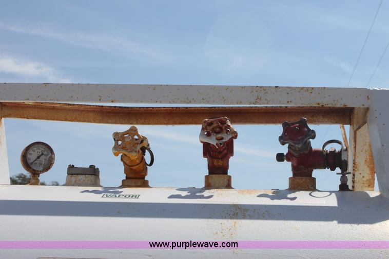 image for item G4642 1,000 gallon anhydrous ammonia tank