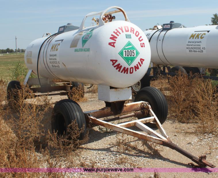 image for item G4643 1,000 gallon anhydrous ammonia tank