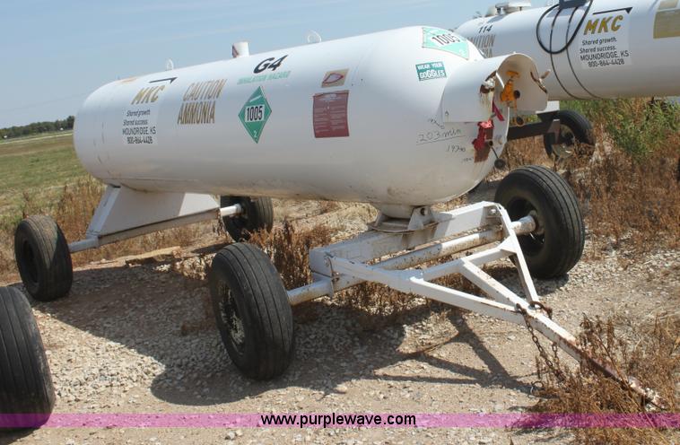 image for item G4645 1,000 gallon anhydrous ammonia tank