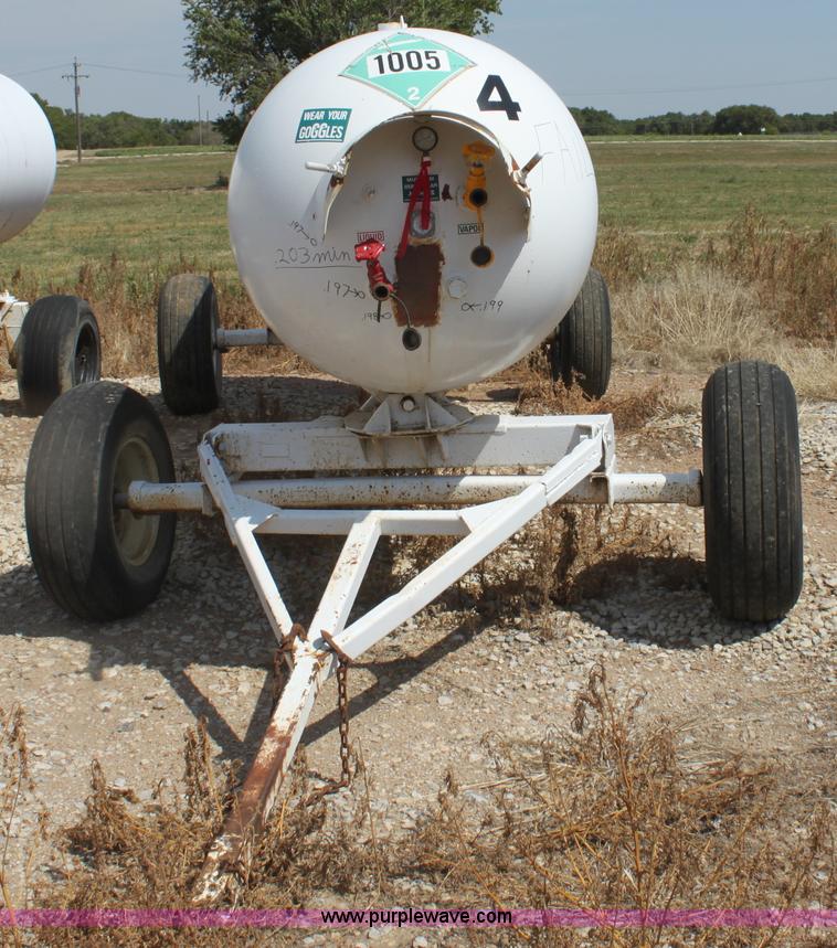 image for item G4645 1,000 gallon anhydrous ammonia tank