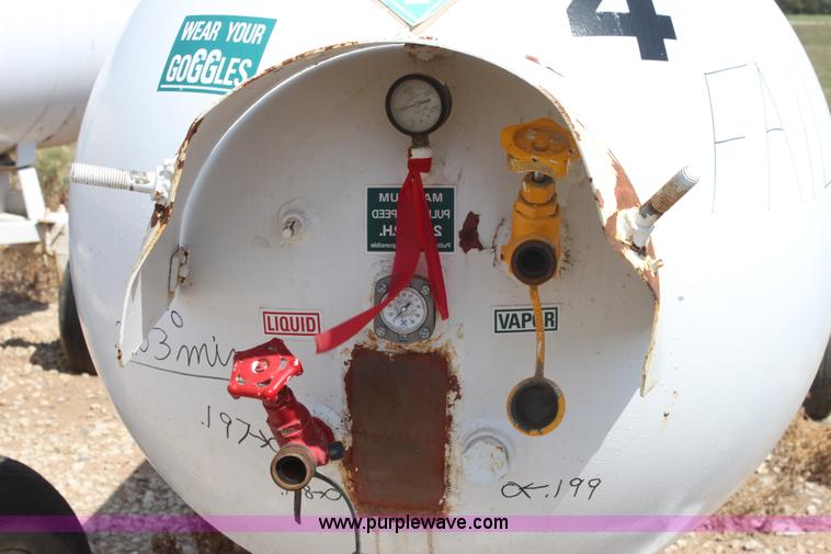 image for item G4645 1,000 gallon anhydrous ammonia tank
