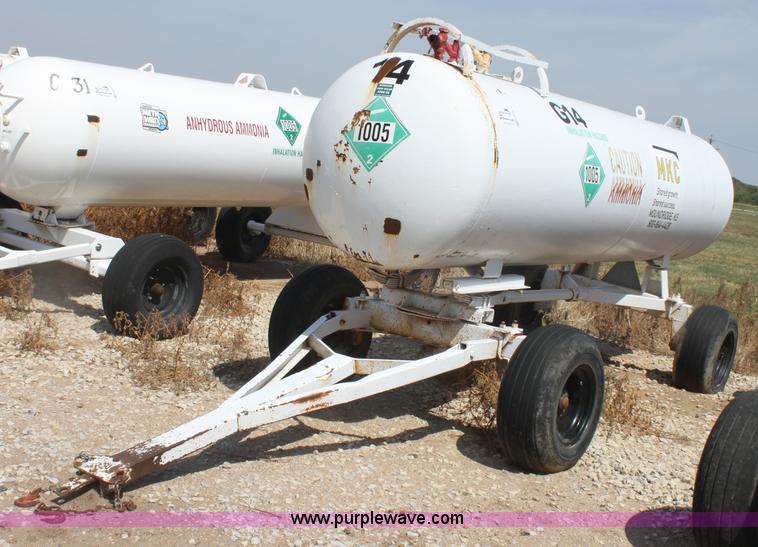 image for item G4646 1,000 gallon anhydrous ammonia tank