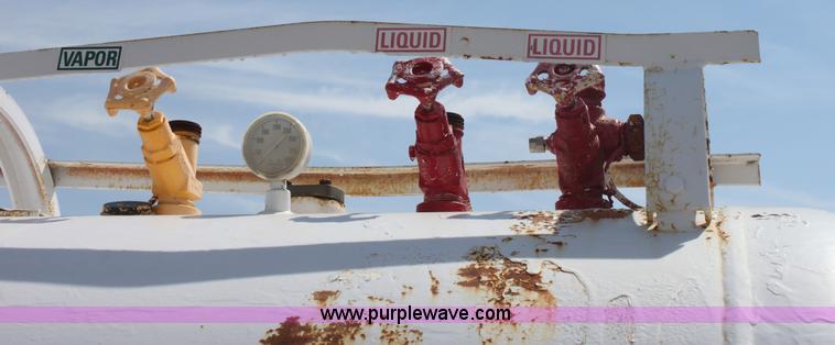 image for item G4646 1,000 gallon anhydrous ammonia tank