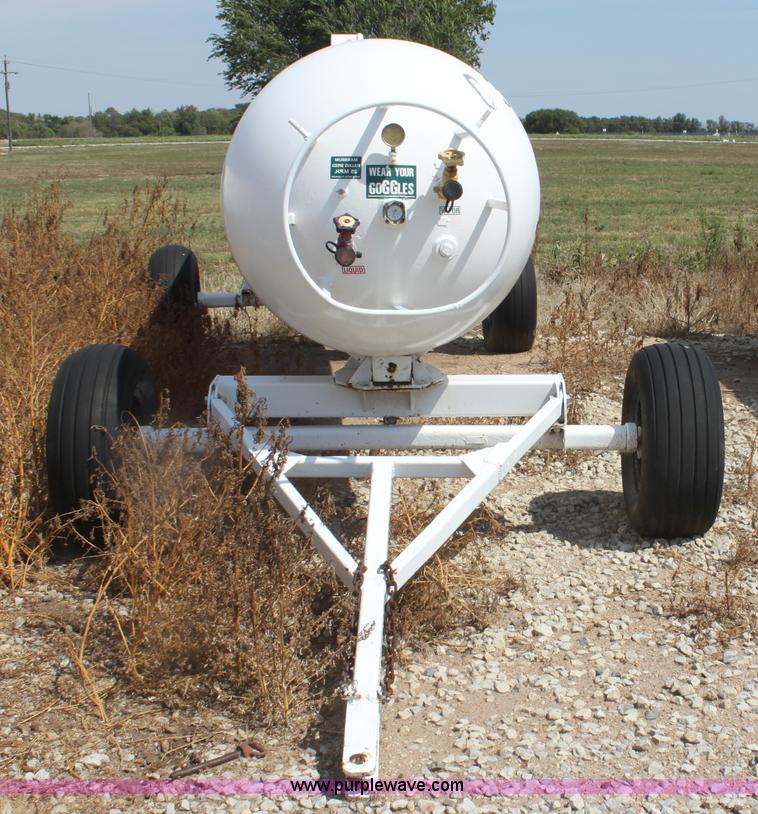 image for item G4647 1,000 gallon anhydrous ammonia tank