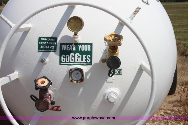 image for item G4647 1,000 gallon anhydrous ammonia tank