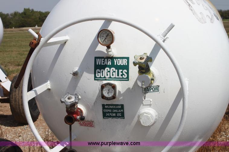 image for item G4649 1,000 gallon anhydrous ammonia tank