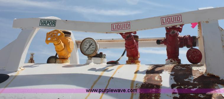 image for item G4650 1,000 gallon anhydrous ammonia tank