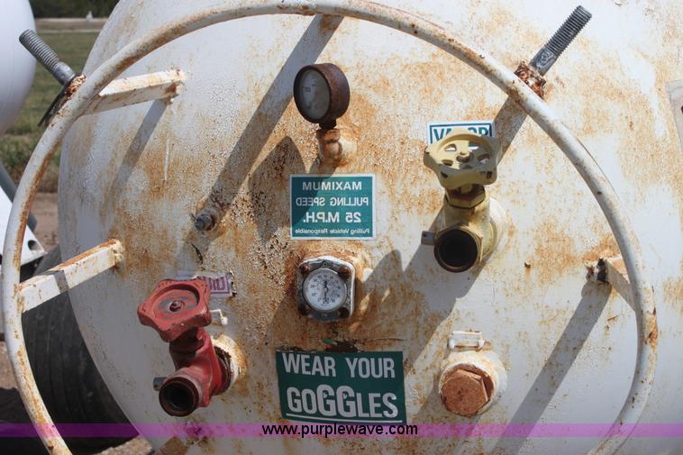 image for item G4651 1,000 gallon anhydrous ammonia tank