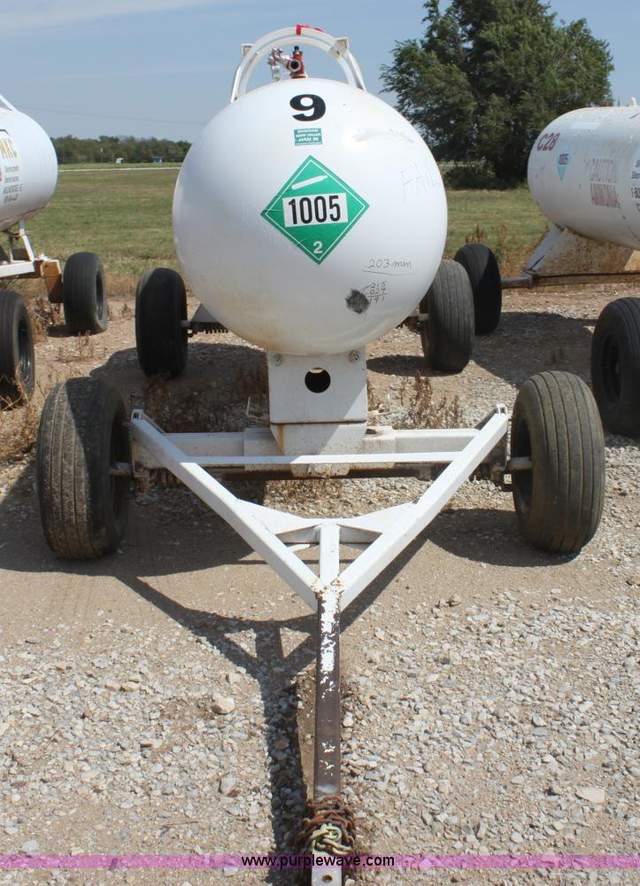 image for item G4652 1,000 gallon anhydrous ammonia tank