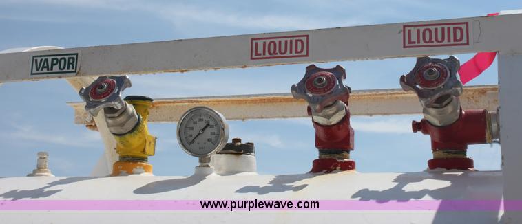 image for item G4652 1,000 gallon anhydrous ammonia tank