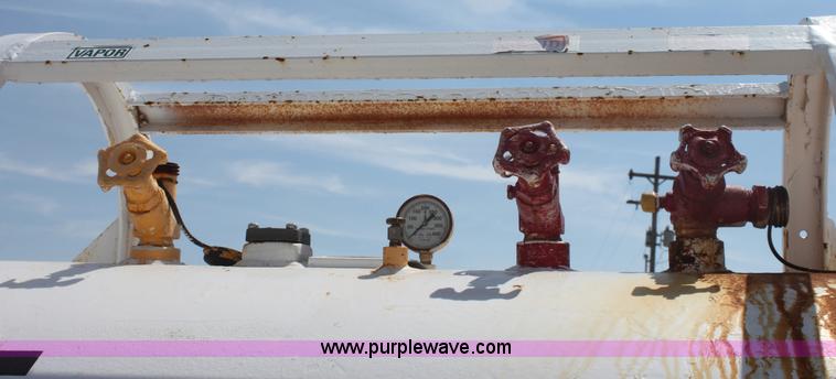 image for item G4653 1,000 gallon anhydrous ammonia tank