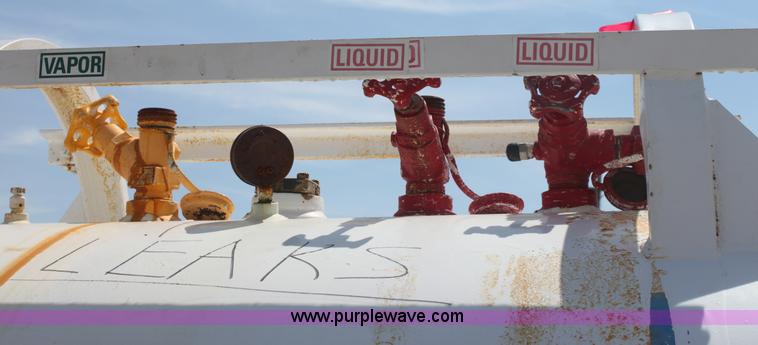 image for item G4655 1,000 gallon anhydrous ammonia tank