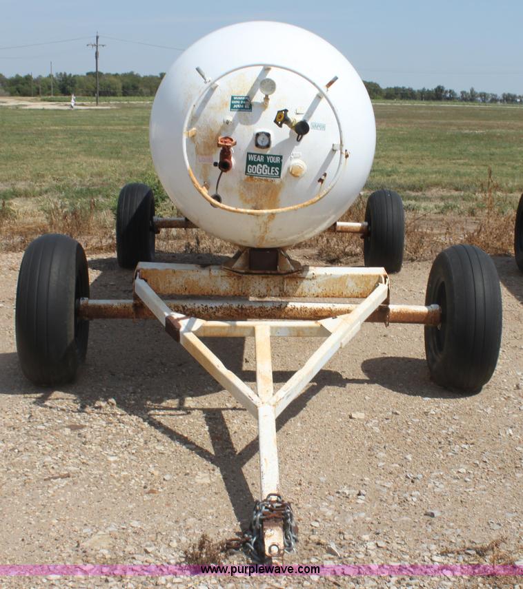 image for item G4656 1,000 gallon anhydrous ammonia tank