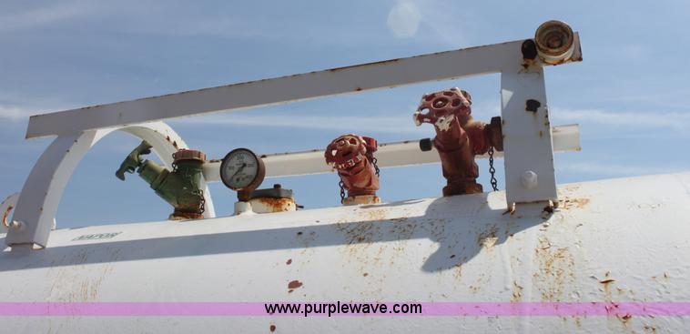 image for item G4660 1,000 gallon anhydrous ammonia tank