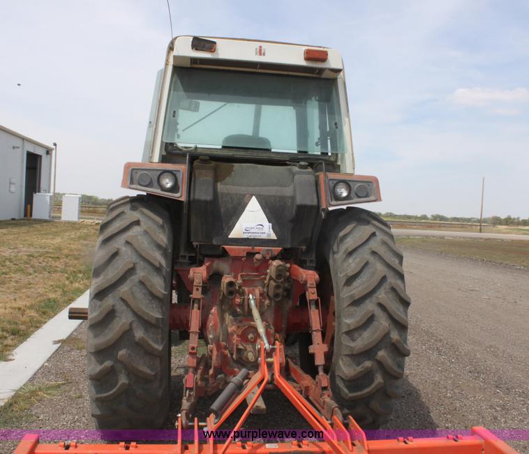 image for item G4665 1976 International 1086 tractor