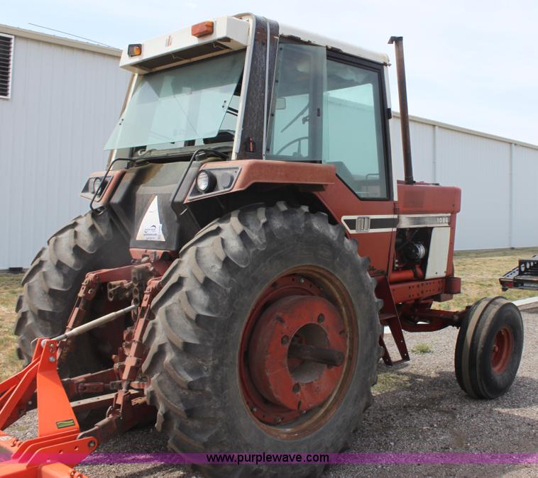image for item G4665 1976 International 1086 tractor