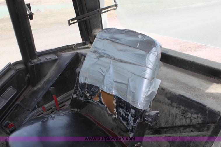 image for item G4665 1976 International 1086 tractor