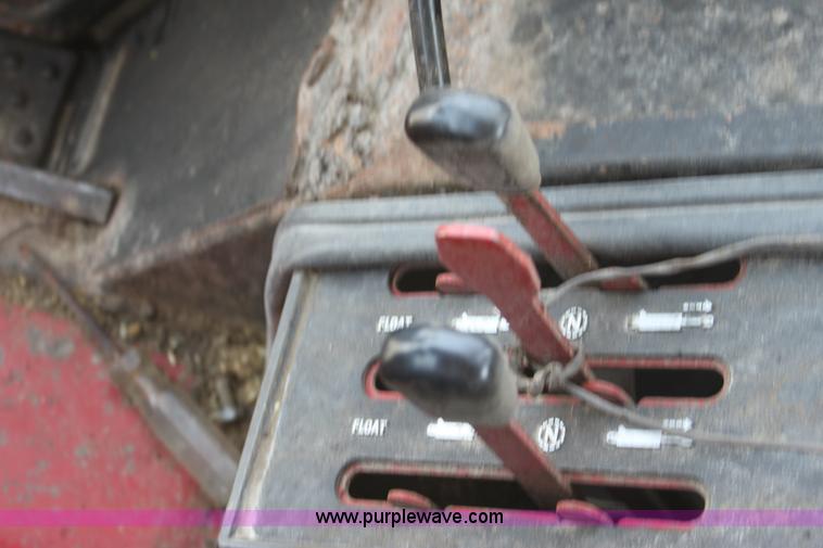 image for item G4665 1976 International 1086 tractor