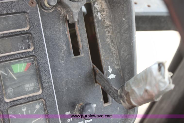 image for item G4665 1976 International 1086 tractor