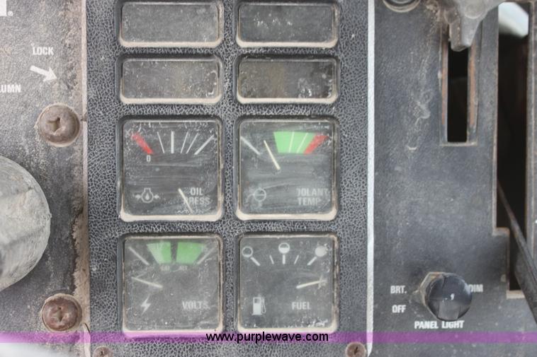 image for item G4665 1976 International 1086 tractor