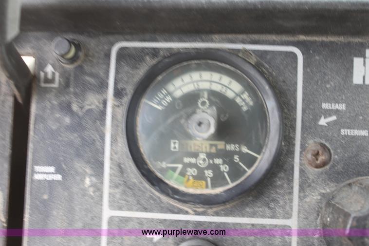 image for item G4665 1976 International 1086 tractor