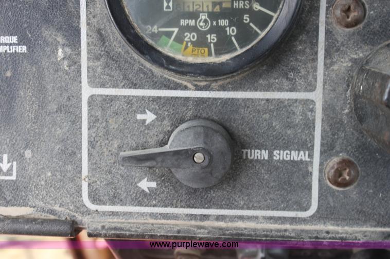 image for item G4665 1976 International 1086 tractor