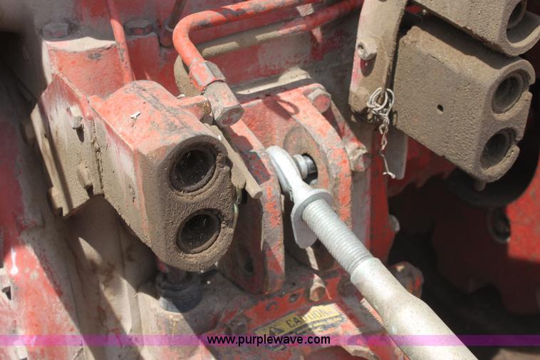 image for item G4665 1976 International 1086 tractor