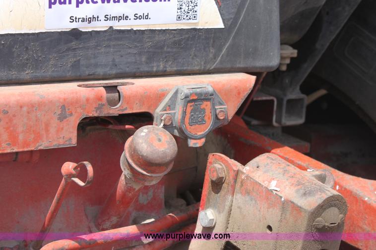 image for item G4665 1976 International 1086 tractor