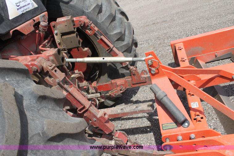 image for item G4665 1976 International 1086 tractor