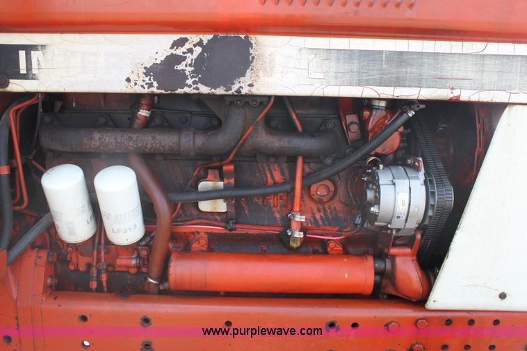 image for item G4665 1976 International 1086 tractor
