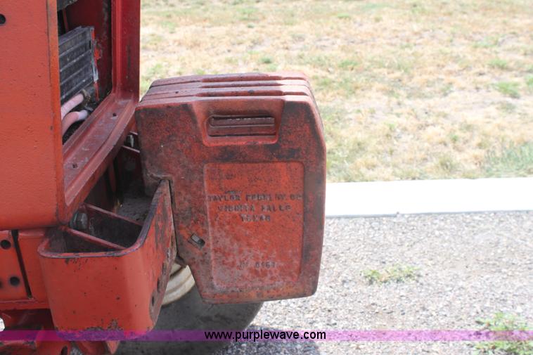 image for item G4665 1976 International 1086 tractor