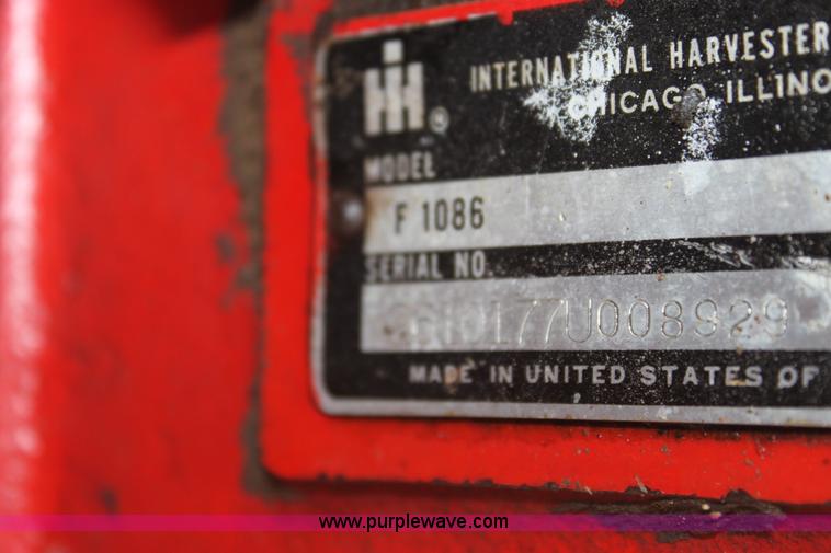 image for item G4665 1976 International 1086 tractor