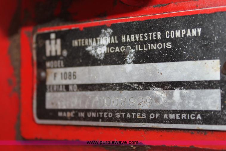 image for item G4665 1976 International 1086 tractor