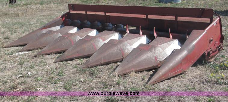 image for item K9585 International Harvester 864 corn header