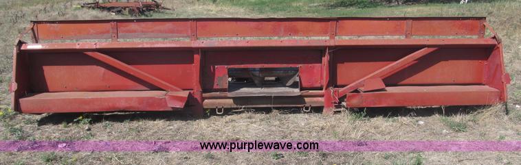 image for item K9585 International Harvester 864 corn header