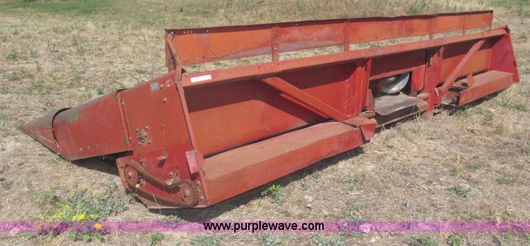 image for item K9585 International Harvester 864 corn header