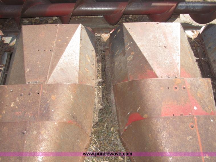 image for item K9585 International Harvester 864 corn header