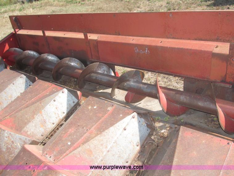 image for item K9585 International Harvester 864 corn header