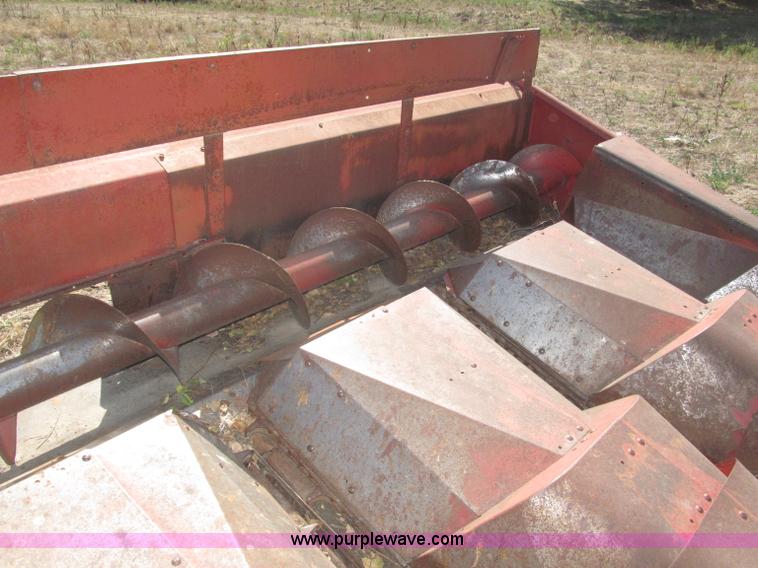 image for item K9585 International Harvester 864 corn header