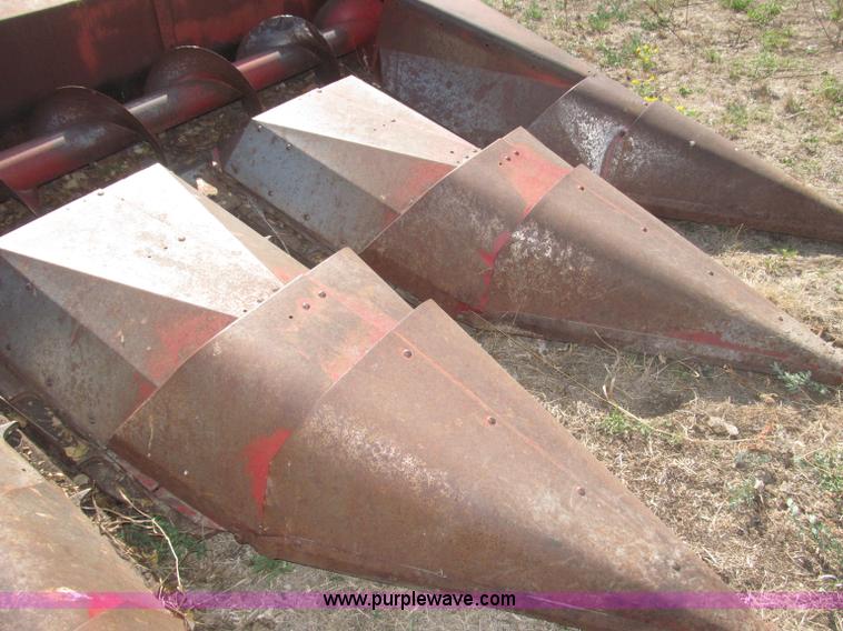image for item K9585 International Harvester 864 corn header