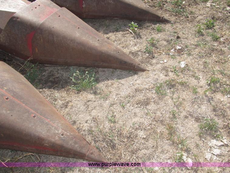 image for item K9585 International Harvester 864 corn header
