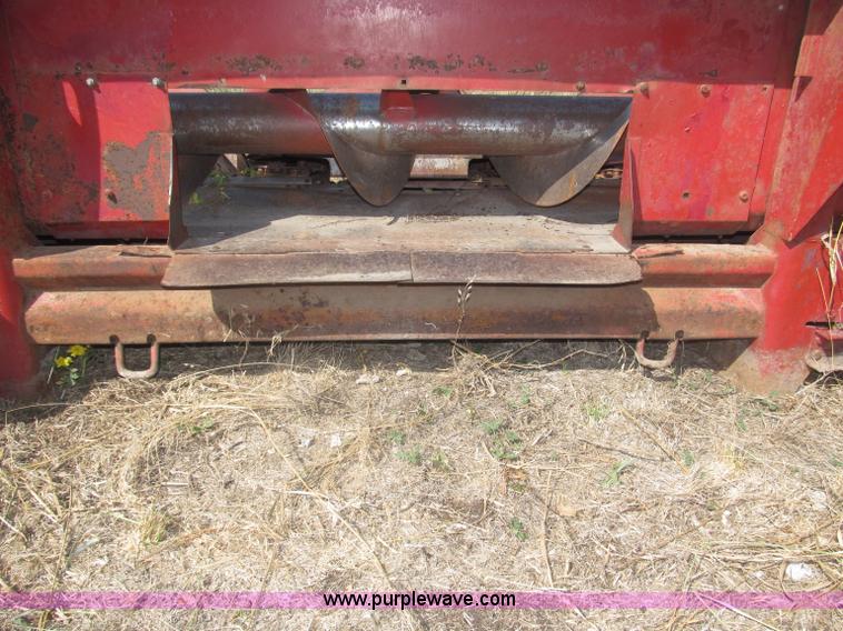 image for item K9585 International Harvester 864 corn header