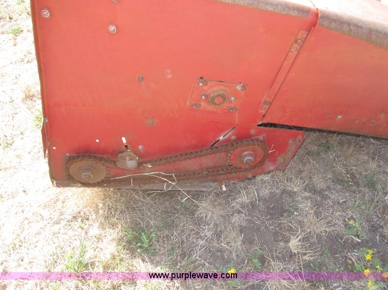 image for item K9585 International Harvester 864 corn header