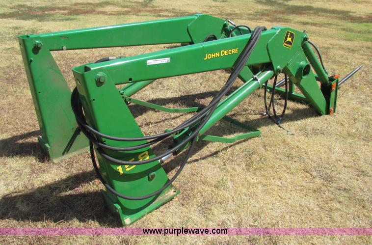 image for item N9110 John Deere 158 loader