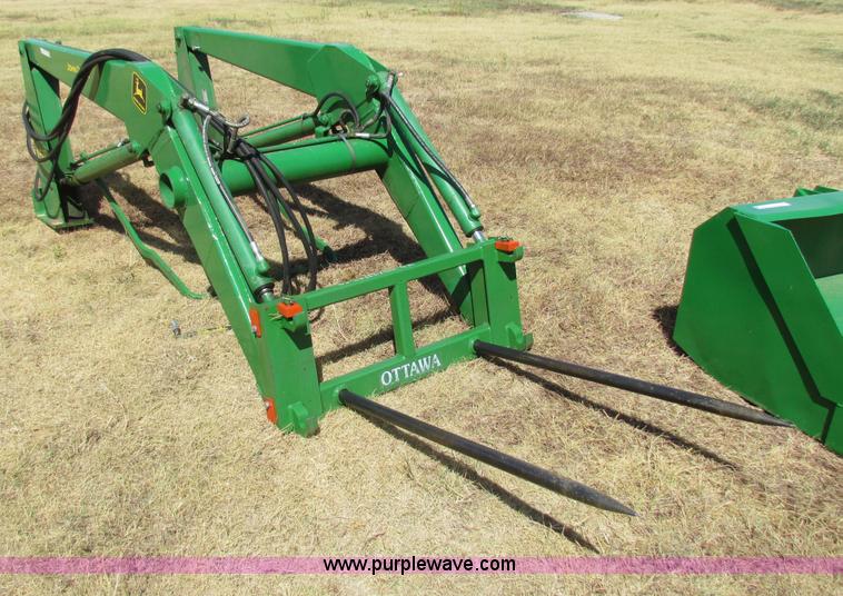 image for item N9110 John Deere 158 loader