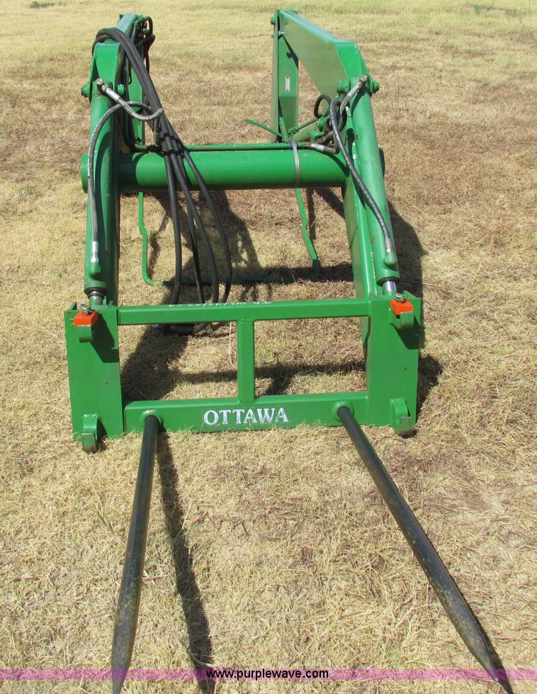 image for item N9110 John Deere 158 loader