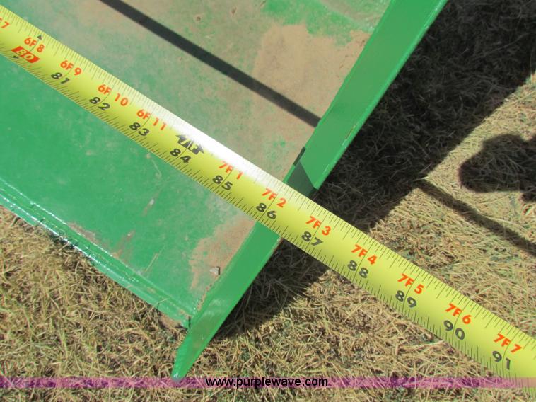 image for item N9110 John Deere 158 loader