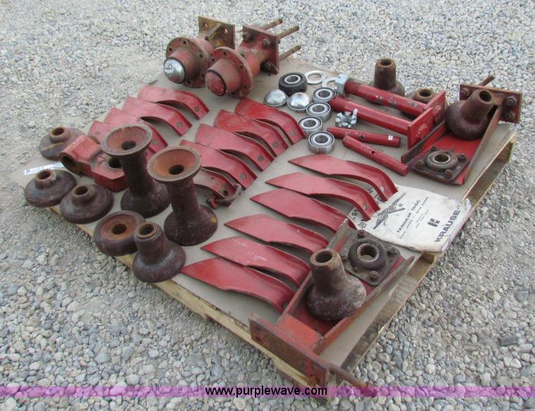 Assorted Krause disk parts in Udall, KS Item N9117 sold Purple Wave