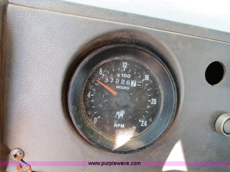 image for item B2456 2000 Mack RD688S semi truck